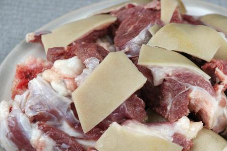 为什么有人受不了羊肉的膻味