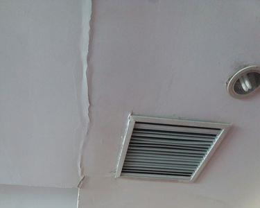 室内空调多个点漏水