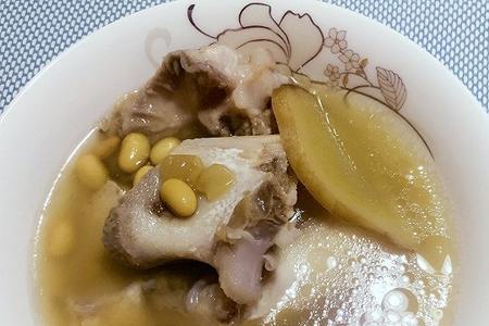 黄豆熬汤会让汤变黄吗