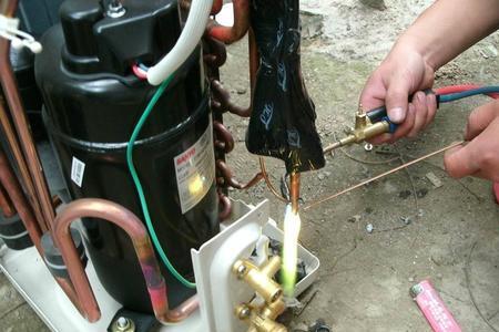 空调定量加氟是开机还是关机