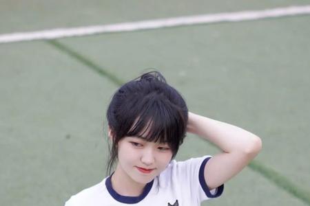 体操服里面穿啥女生