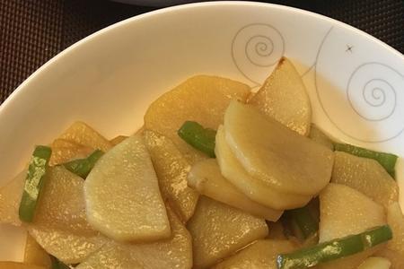 青椒炒土豆先放哪一个
