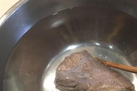 卤牛肉是腌制还是焯水