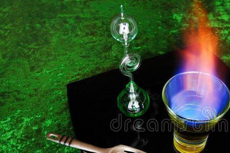 白酒在什么条件下可以点燃