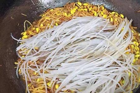 粉条发黄是什么做的