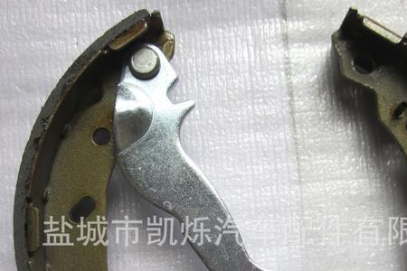 刹车片是铁的还是合金的好
