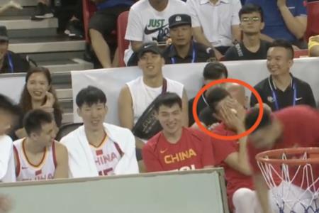 郭艾伦不会扣篮什么梗