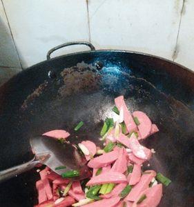 火腿肠家常做法炒菜不辣