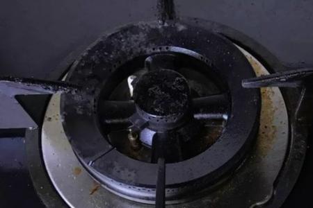 炉子台上滴的煤油怎样清除掉