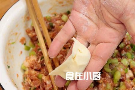 带棱丝瓜怎么包饺子