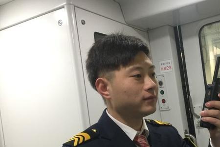 地铁驾驶员为什么要大声喊