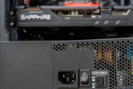 酷冷至尊sfx850可以三8pin吗