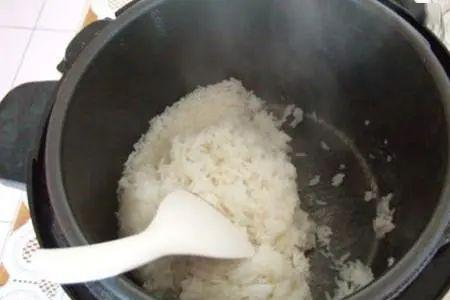 甜饭是不先把米用水煮一下再蒸