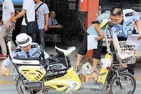 踏板电动车上什么牌照