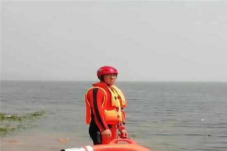 每条船上的必备救生设备是什么