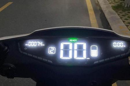 电动车电量一直闪不走是咋回事