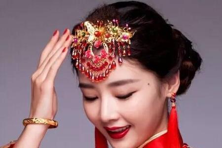 待上红妆好戏开场什么意思