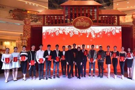 顶峰和艺翌哪个学校好