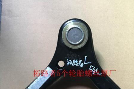 前轮三角臂松动需要更换吗