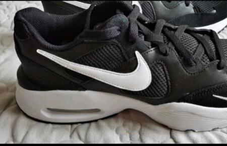 nike的鞋为什么鞋底子硬