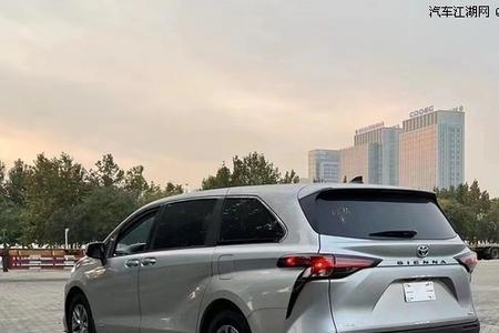 新款塞纳混动上什么牌