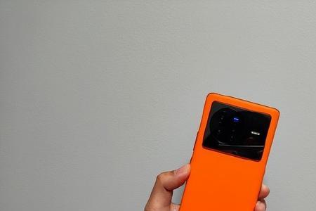 荣耀magic4pro橙色容易脏吗