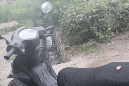 大阳vrs摩托车通电会亮黄灯吗