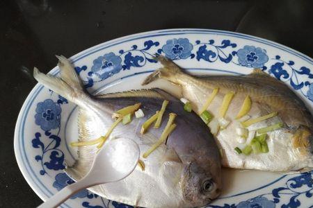 竹编鲳鱼的做法