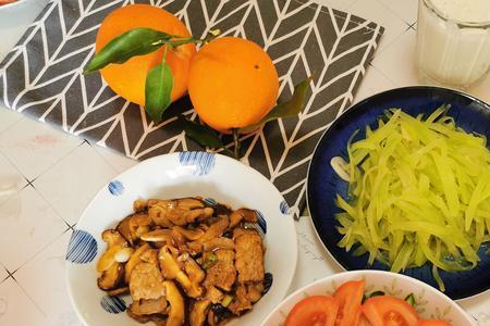 女生发午餐照片怎么回