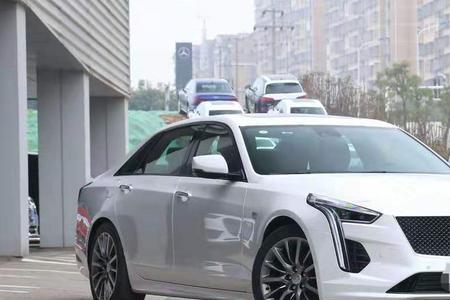 开凯迪拉克为什么不能穿短裙