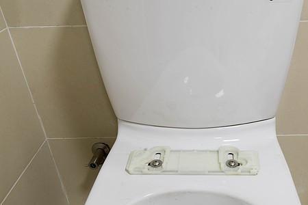 马桶冲水往上反气泡