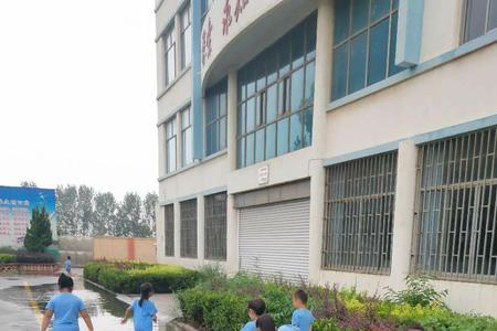 河边踩水文案