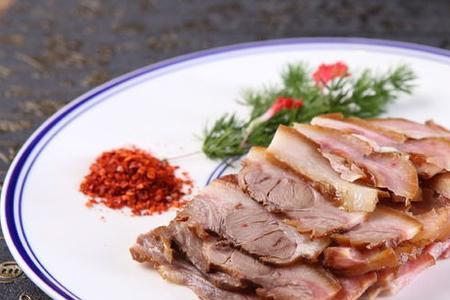 为什么猪头肉泛彩色的光