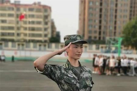 形容英姿挺拔