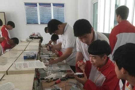 做学校电工好还是做工厂电工好