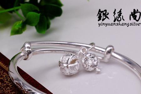 两个银手链可以一起戴吗