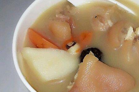 白萝卜炖猪蹄的做法