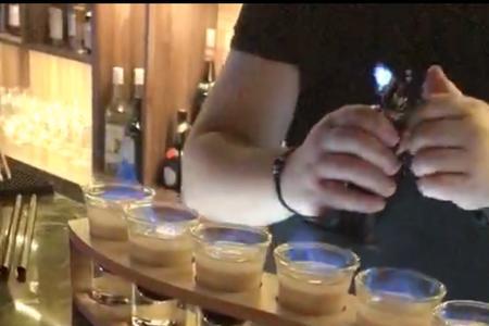 怎么评论喝着酒唱歌的人