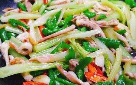 芹菜炒鱿鱼须家常做法