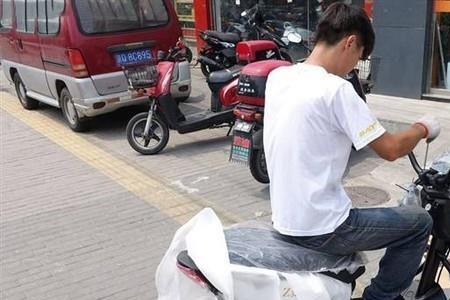 不会骑电动车买哪种电动车