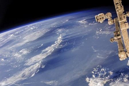 是哪个国家最先飞上太空