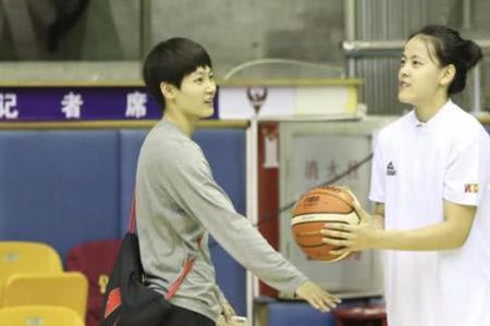中国女篮杨力维打什么位置