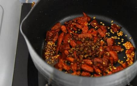 花生干辣椒油做法