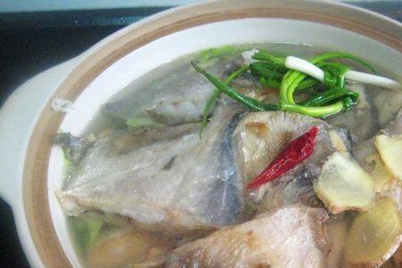 鲳鱼炖豆腐蘑菇步骤