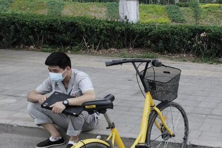 骑自行车时怎样防止头发被吹乱