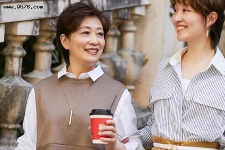六十岁女人能穿外搭短裤吗