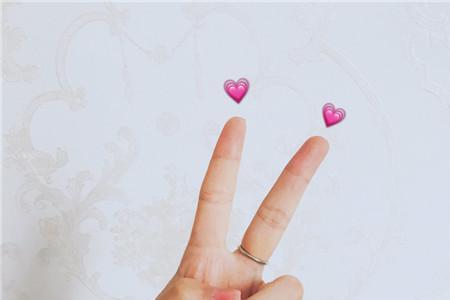 女生聊天比心什么意思