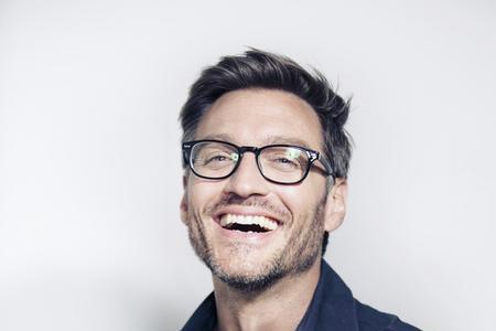 喜欢戴眼镜的男人什么性格