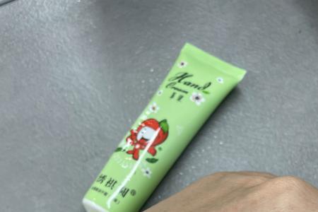 擦护肤品后粘手