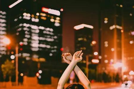 28光圈拍夜景人像够吗